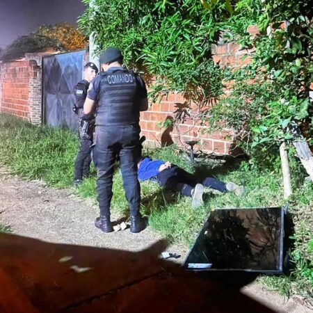 Un hombre fue arrestado tras romper el ventanal de un comercio robar una TV de un comercio, fue detectado por cámaras del 911 imagen-4