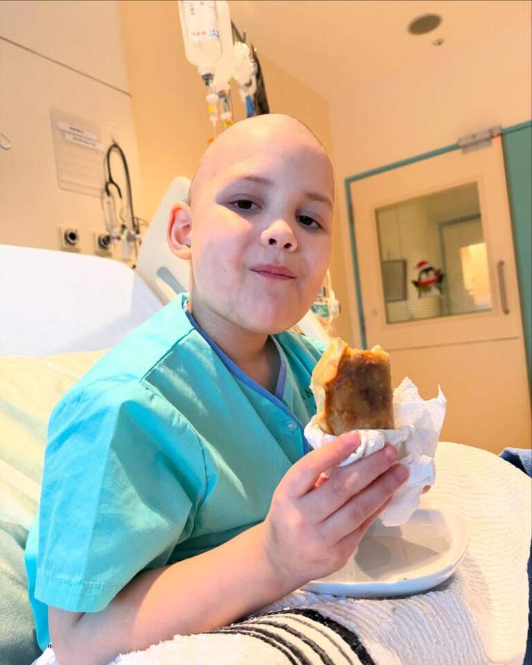 Desde Singapur, Santino compartió su experiencia en el tratamiento contra la leucemia imagen-26