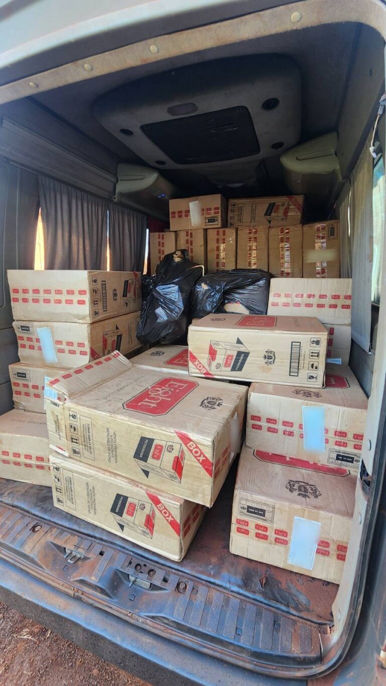 Circulaban con 78.250 paquetes de cigarrillos de contrabando imagen-35