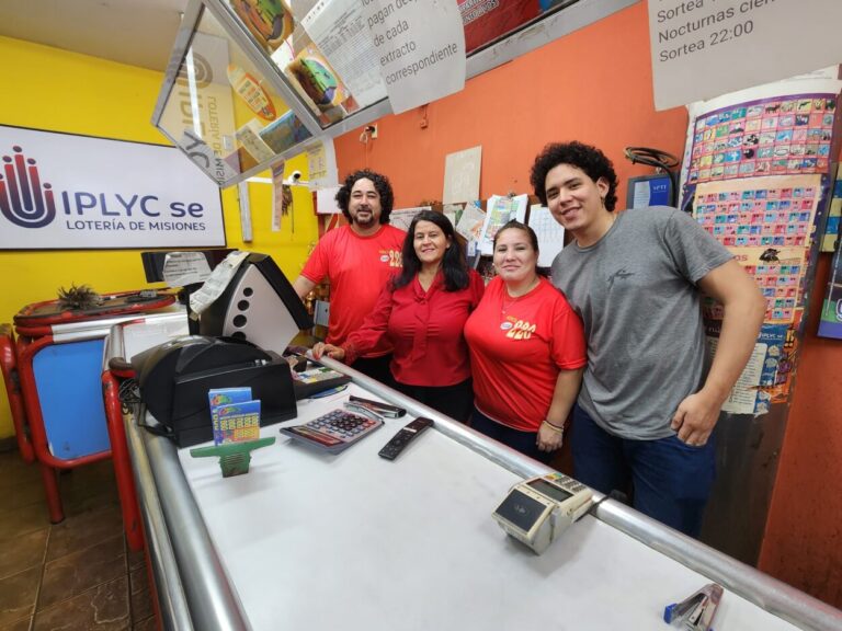 Poceada récord: “Mi sueño es seguir vendiendo bien y entregar muchos premios”, dijo la propietaria de la Agencia imagen-2