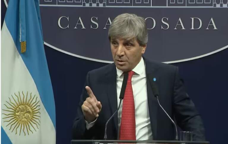 Dólares bajo el colchón: el Gobierno anunció el “plan de reparación histórica de los ahorros de los argentinos” imagen-15