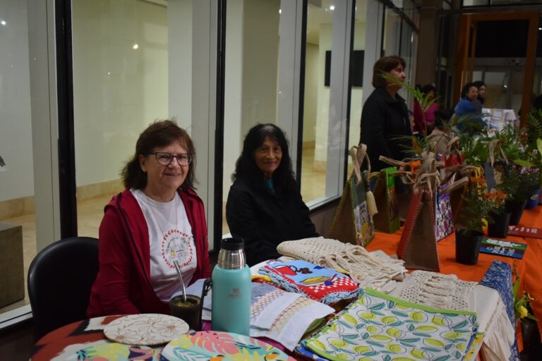 Comprometidas con el ambiente, las emprendedoras legislativas apuestan al reciclaje en la presentación de sus productos imagen-39