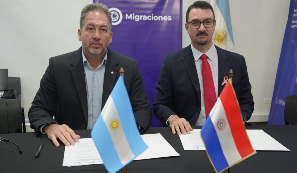 Argentina y Paraguay fortalecen la cooperación migratoria con firma de protocolo para controles fronterizos integrados entre Posadas y Encarnación imagen-2