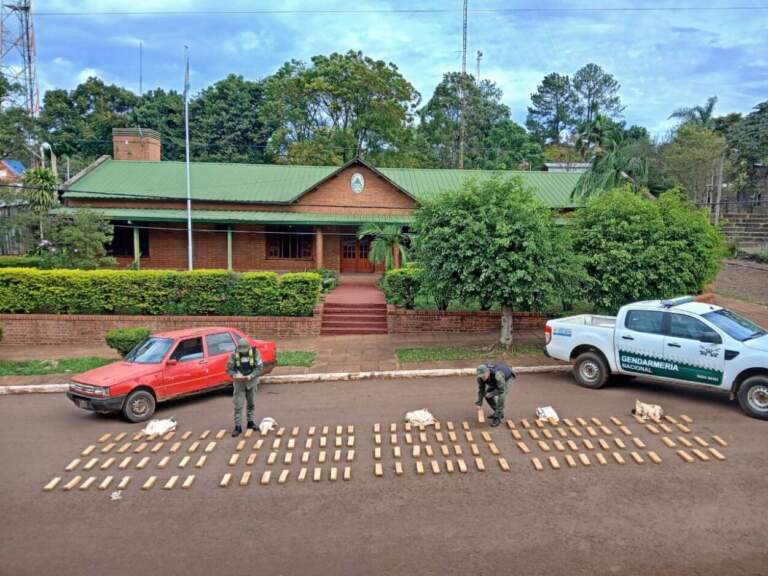 Un hombre abandonó un vehículo cargado con droga cuando vio a gendarmes en un control vial imagen-45