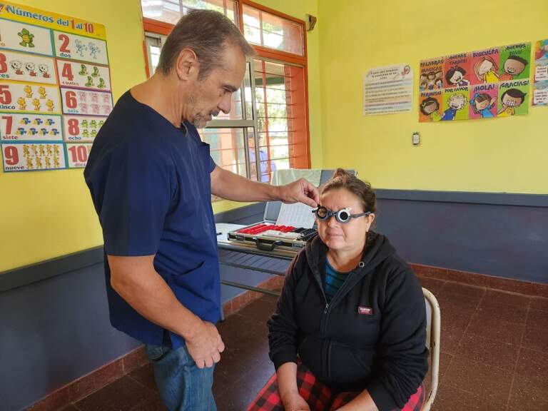 Mirar Mejor ya recorrió 30 municipios, atendió a más de 2.300 vecinos y entregó más de 2.100 anteojos imagen-46