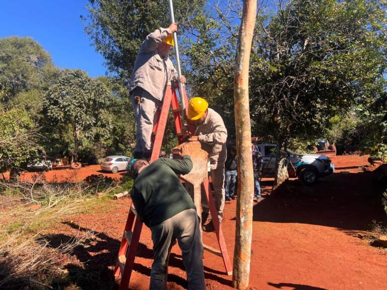 Llegó la luz a la casa de don Eustaquio y doña Clementina, en Paraje de Puerto Esperanza imagen-18