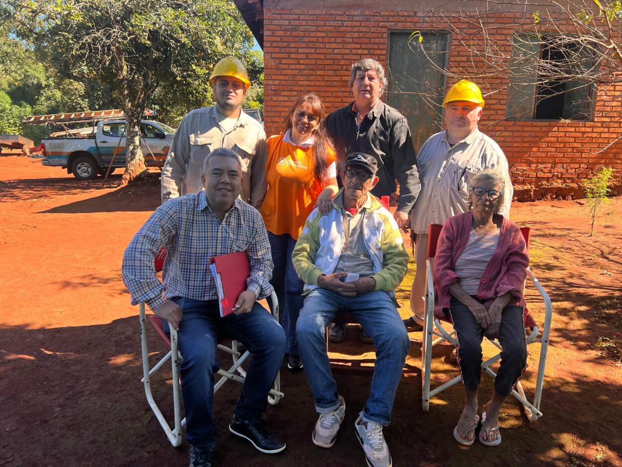 Llegó la luz a la casa de don Eustaquio y doña Clementina, en Paraje de Puerto Esperanza imagen-4