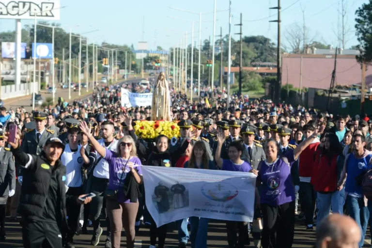 Miles de fieles participaron de la Peregrinación a Fátima, una muestra de fe y esperanza desde la Catedral de Posadas al Centro de Espiritualidad imagen-50