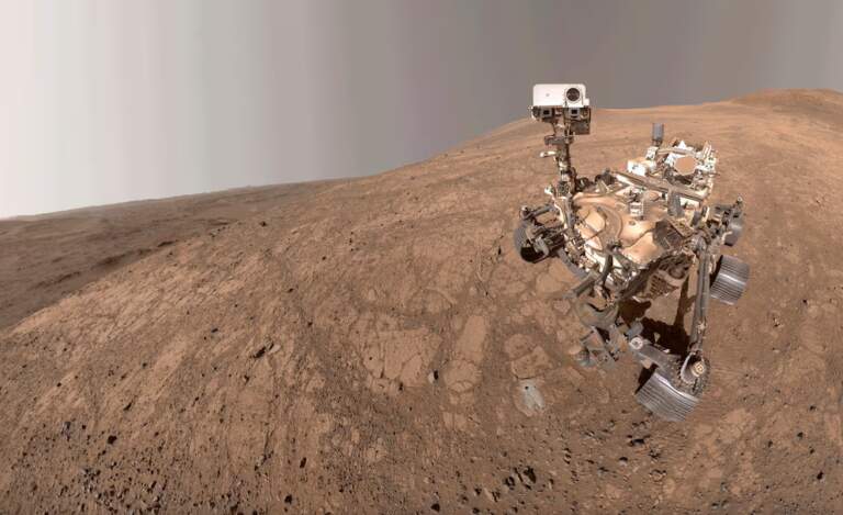 La Nasa explora un terreno que podría contener las rocas más antiguas de Marte y señales de vida primitiva imagen-10