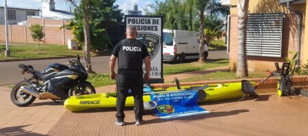 Se peleó con su ex y se llevó desde un kayak hasta una moto pero la Policía los recuperó Se peleó con su ex y se llevó desde un kayak hasta una moto pero la Policía los recuperó imagen-10