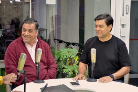 "Con el ojo natural, la Biblia es un libro pero desde la mirada espiritual es una espada de dos filos", define pastor evangelista imagen-4