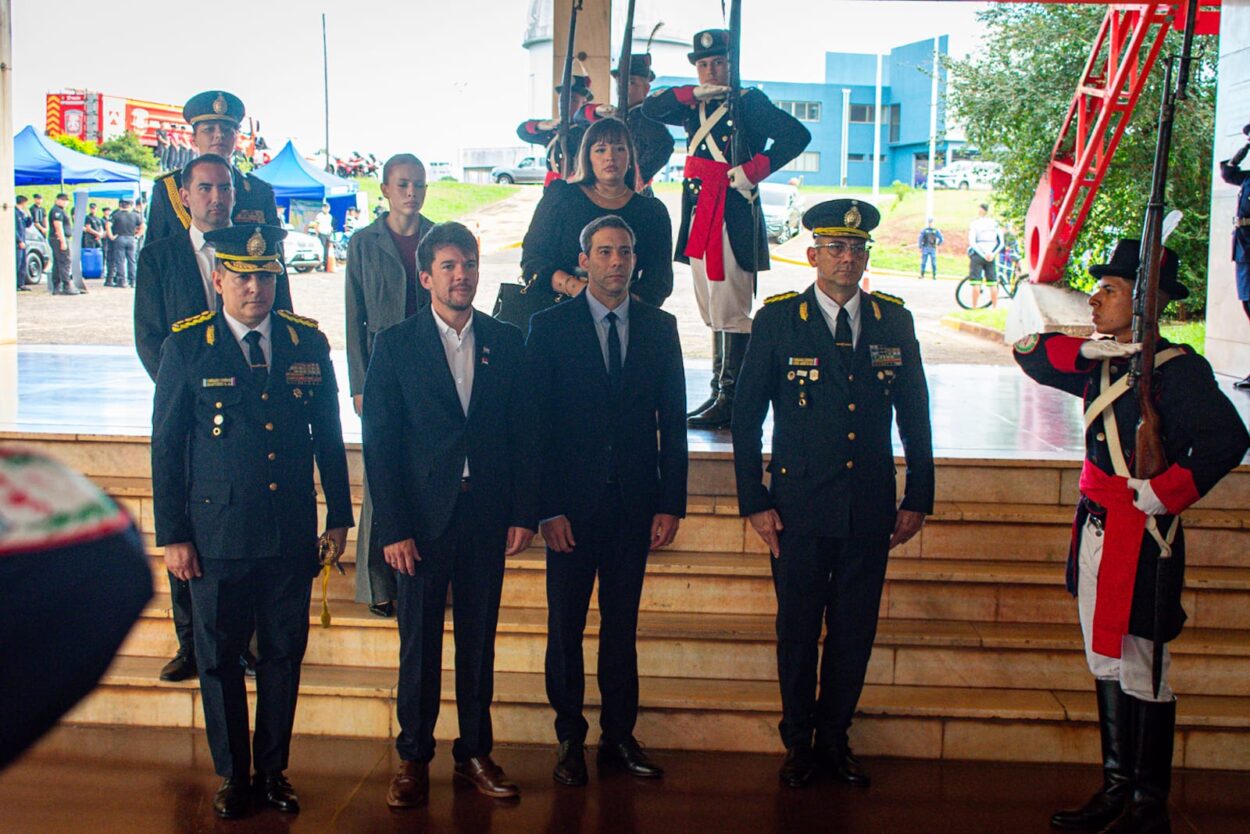 "La seguridad se construye con cercanía, con empatía, con humanidad y, sobre todo, con vocación de servicio”, destacan en 169no aniversario de la Policía de Misiones imagen-4