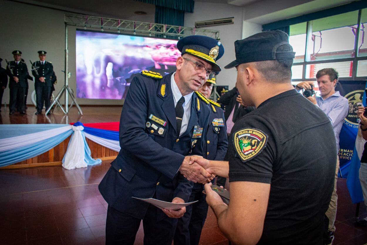 "La seguridad se construye con cercanía, con empatía, con humanidad y, sobre todo, con vocación de servicio”, destacan en 169no aniversario de la Policía de Misiones imagen-14