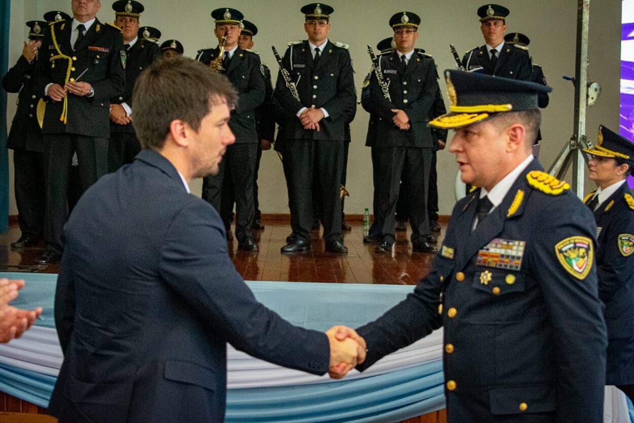 "La seguridad se construye con cercanía, con empatía, con humanidad y, sobre todo, con vocación de servicio”, destacan en 169no aniversario de la Policía de Misiones imagen-16
