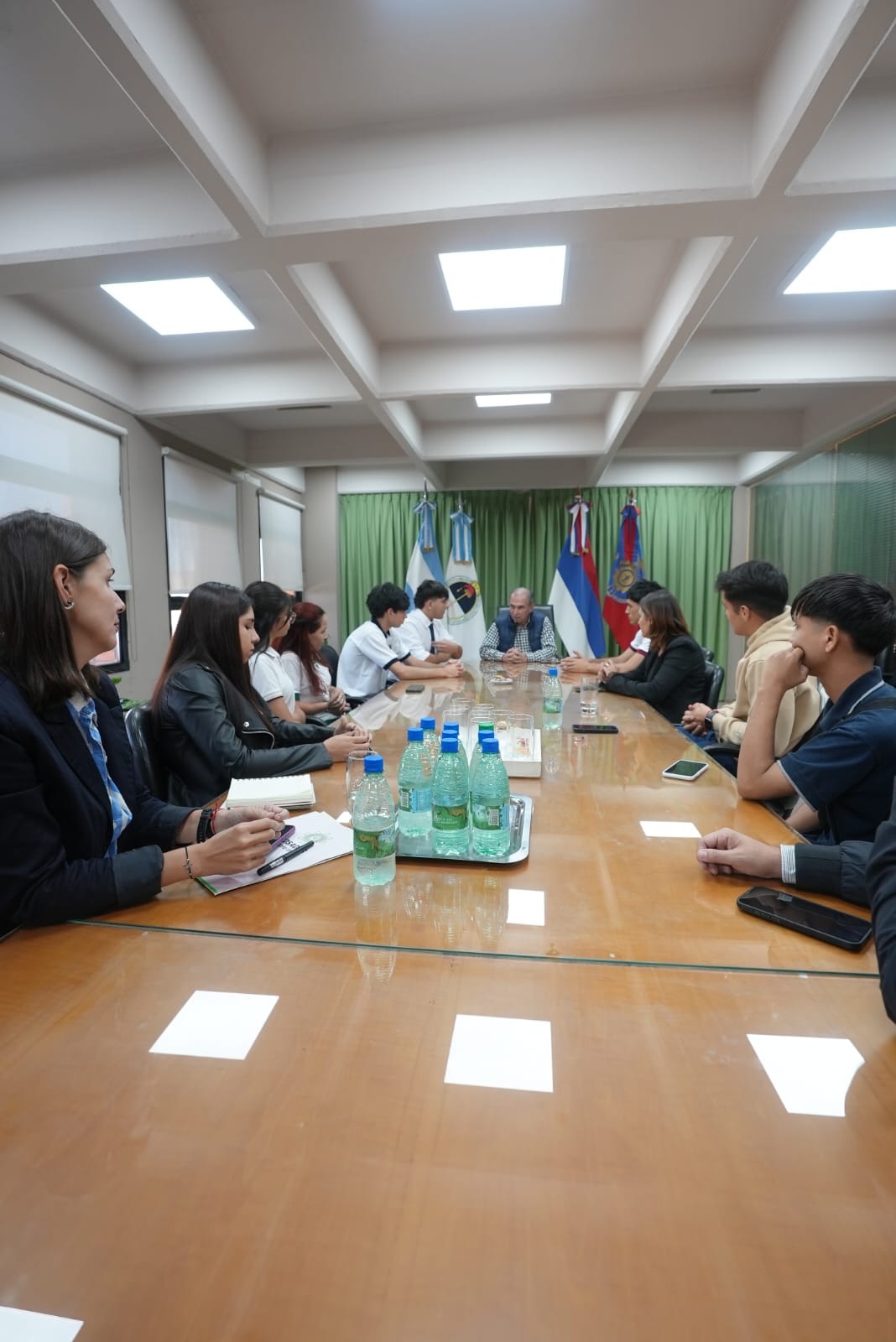 Intendente Stelatto recibió a la nueva conducción de Apes en una reunión clave para la articulación institucional imagen-4