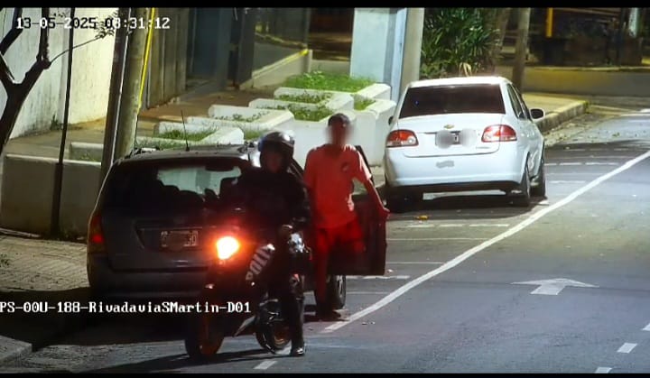 Cámaras del 911 detectaron a un ladrón en pleno robo y una patrulla lo detuvo imagen-4