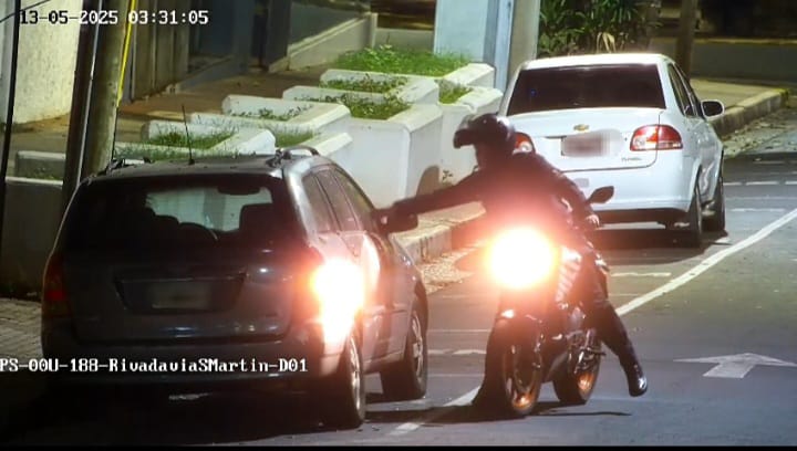 Cámaras del 911 detectaron a un ladrón en pleno robo y una patrulla lo detuvo imagen-2