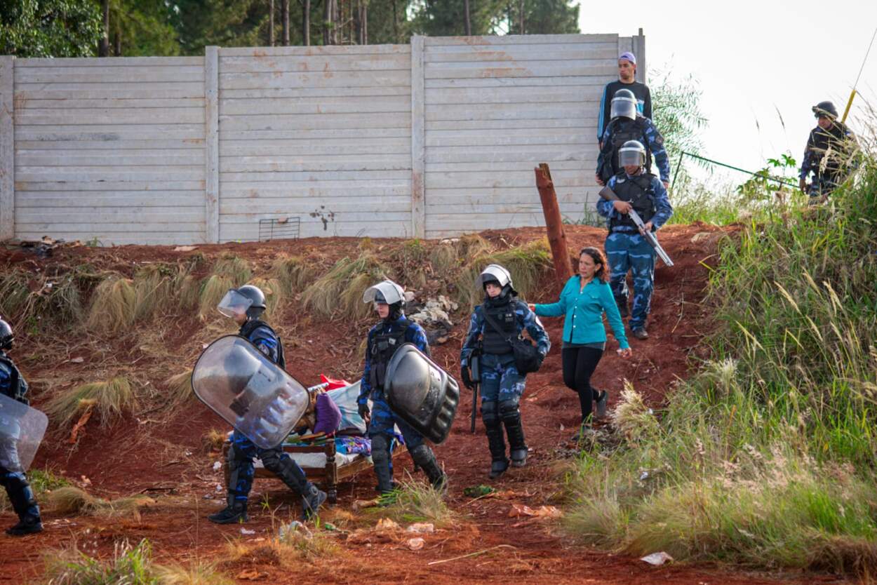 Dos detenidos por promover la toma ilegal de tierras en el barrio Sol de Misiones 5 Dos detenidos por promover la toma ilegal de tierras en el barrio Sol de Misiones imagen-4