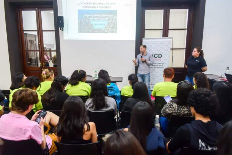 Jóvenes del NEA visitaron el Concejo Deliberante en una jornada de formación cívica imagen-43