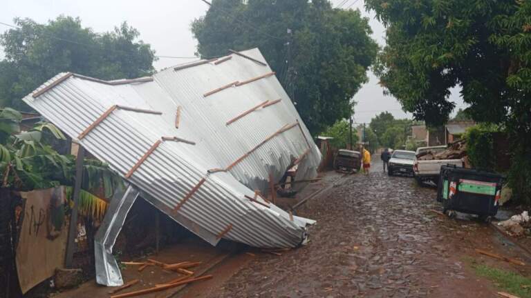 Amplio despliegue por daños ocasionados por el temporal en varias localidades de la provincia imagen-7