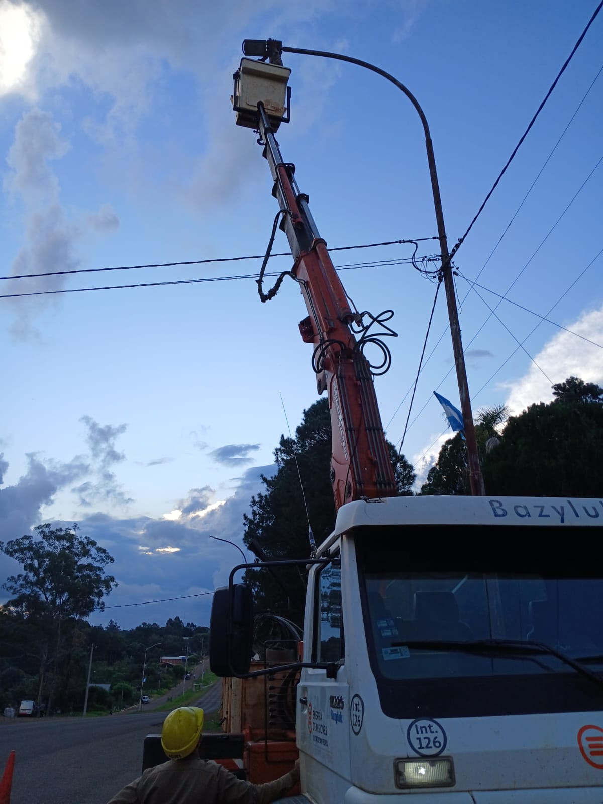 Más alumbrado para Pozo Azul y mejoras en líneas troncales de San Pedro imagen-10