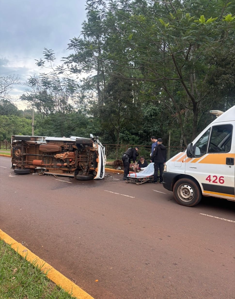Automovilista fue hospitalizado tras despistar sobre la Autovía Juan Pablo II de Oberá imagen-2