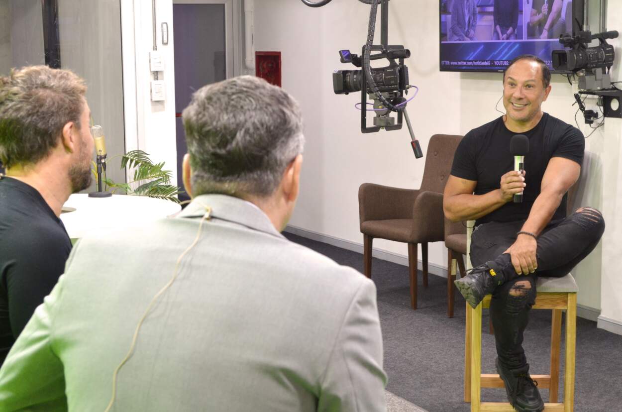 “YA Pelo” desembarca en Posadas como una nueva propuesta en salud capilar, impulsada por el cirujano Oscar Prevosti y el periodista Pablo Muney 5 “YA Pelo” desembarca en Posadas como una nueva propuesta en salud capilar, impulsada por el cirujano Oscar Prevosti y el periodista Pablo Muney imagen-4