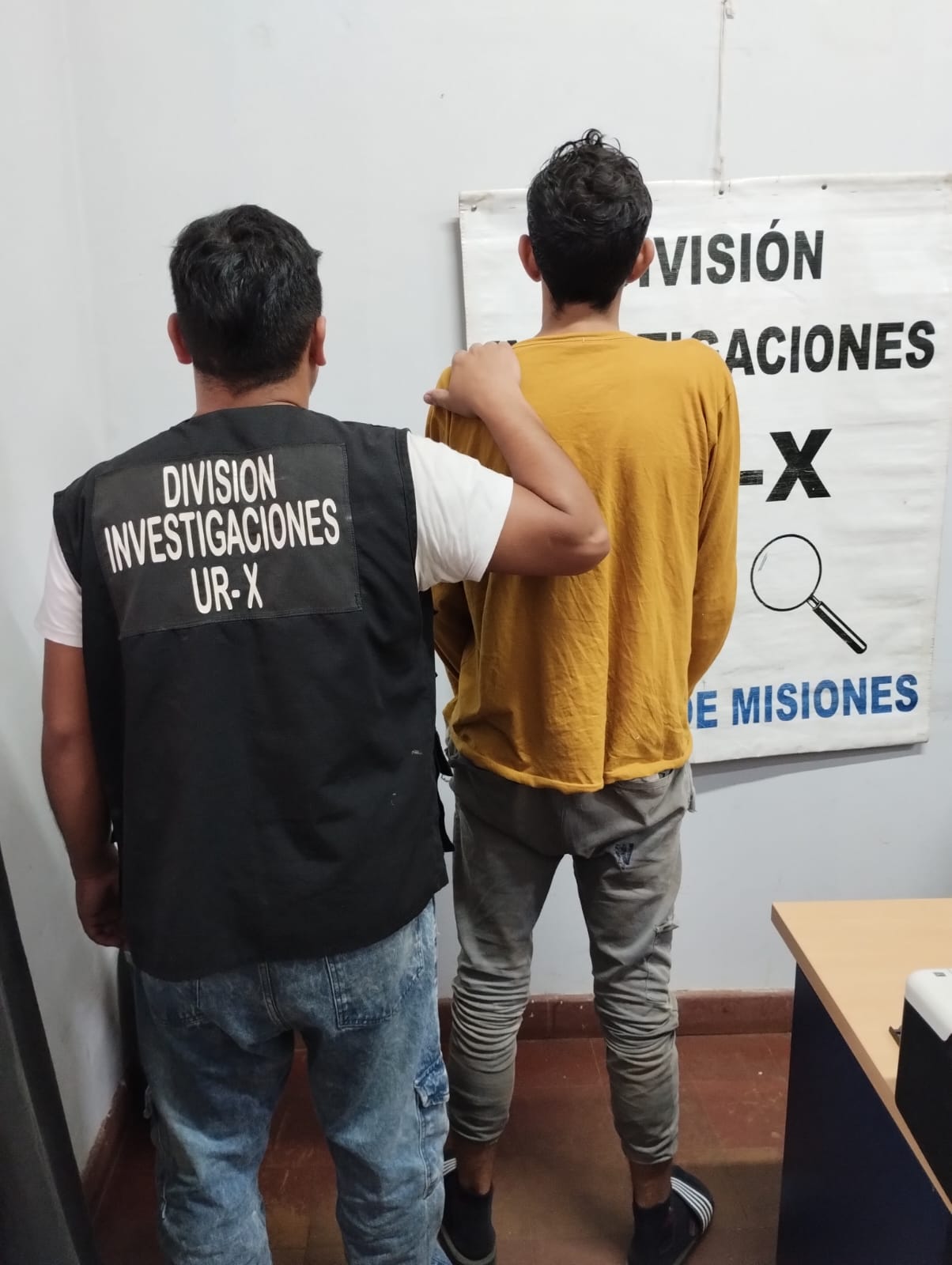 Lo capturaron vendiendo chipas: estaba prófugo de la Justicia y era buscado por siete robos imagen-2