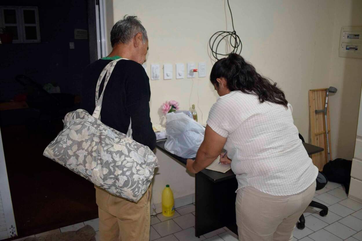 Lluvia y baja de la temperatura: asisten en Posadas a personas en situación de vulnerabilidad 19 Lluvia y baja de la temperatura: asisten en Posadas a personas en situación de vulnerabilidad imagen-18