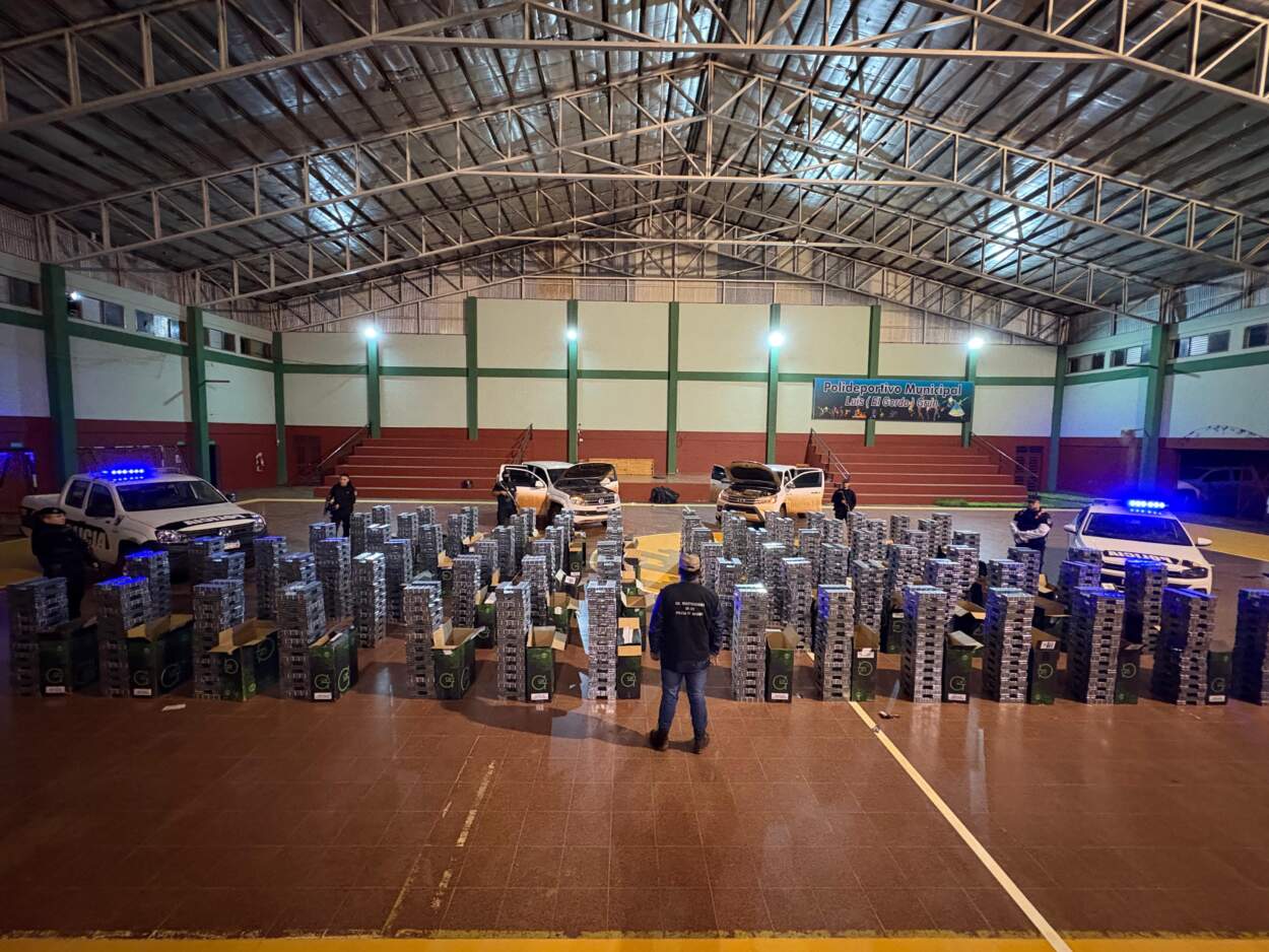 San Pedro: secuestran camionetas cargadas con 40 mil atados de cigarrillos valuados en $79 millones 3 San Pedro: secuestran camionetas cargadas con 40 mil atados de cigarrillos valuados en $79 millones imagen-2