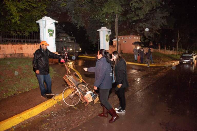 Municipalidad y Ejército Argentino desplegaron acciones solidarias en barrios posadeños afectados por el temporal imagen-26