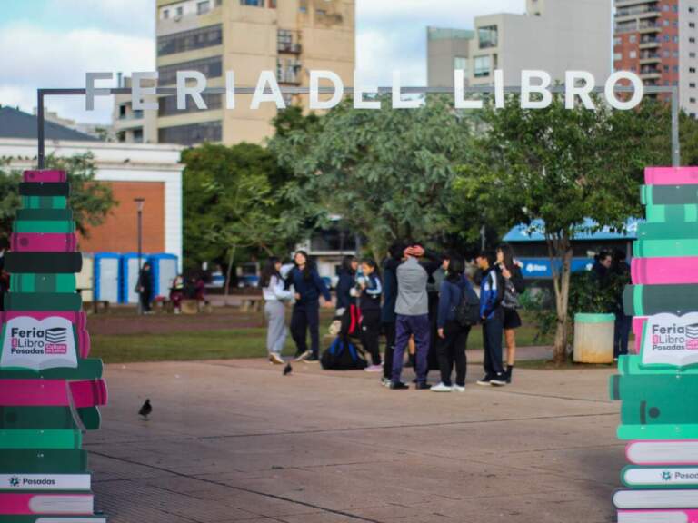 Con más de 100 propuestas, comenzó la Feria del Libro en el cuarto tramo de la Costanera imagen-37