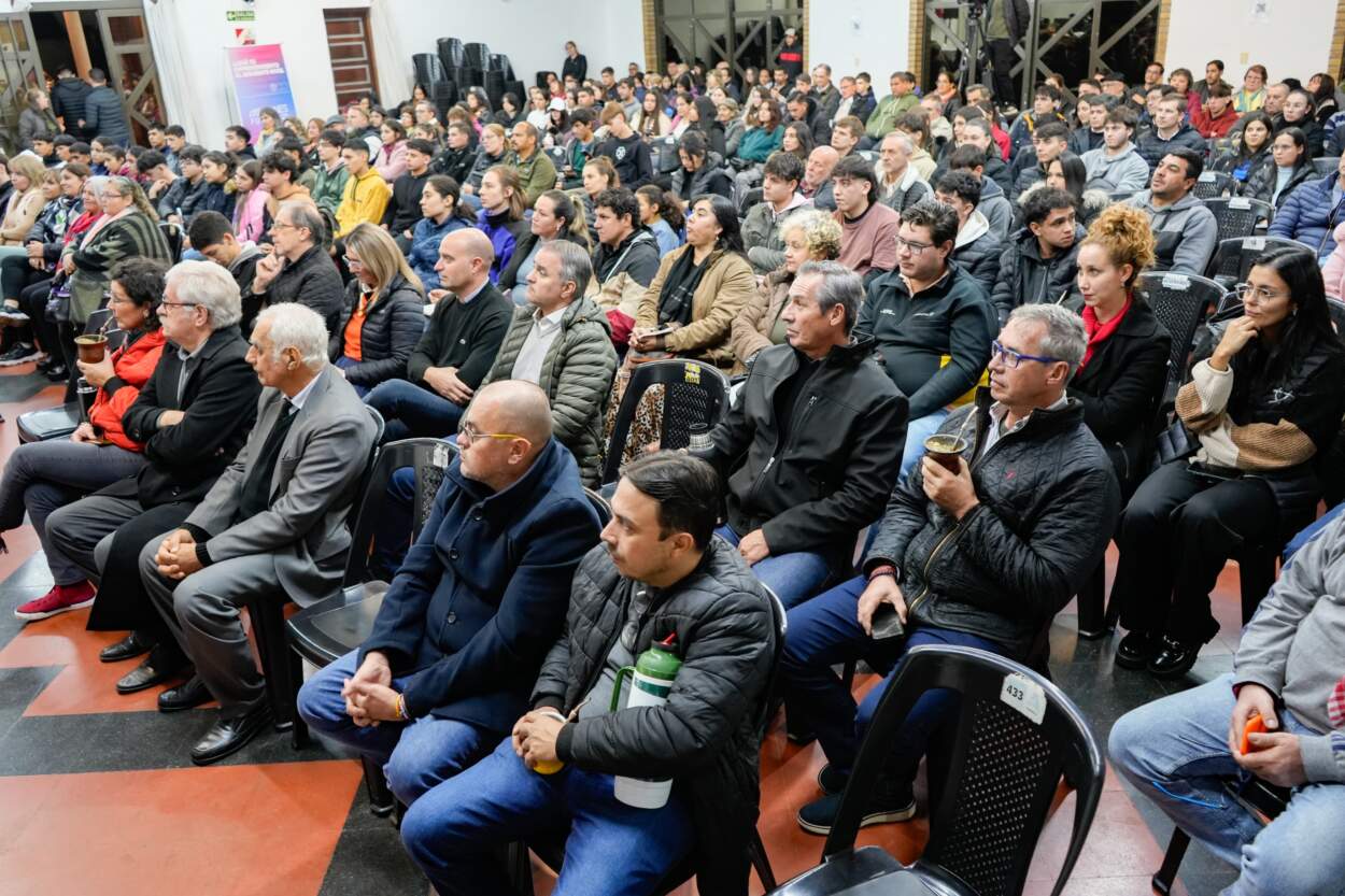 "Misiones Futura" en Apóstoles: Augusto Salvatto llevó su mensaje de innovación a los emprendedores misioneros 5 "Misiones Futura" en Apóstoles: Augusto Salvatto llevó su mensaje de innovación a los emprendedores misioneros imagen-4