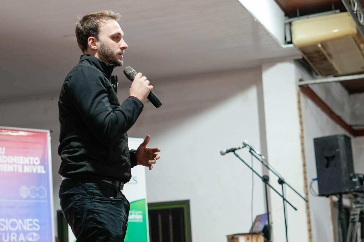 "Misiones Futura" en Apóstoles: Augusto Salvatto llevó su mensaje de innovación a los emprendedores misioneros 3 "Misiones Futura" en Apóstoles: Augusto Salvatto llevó su mensaje de innovación a los emprendedores misioneros imagen-2