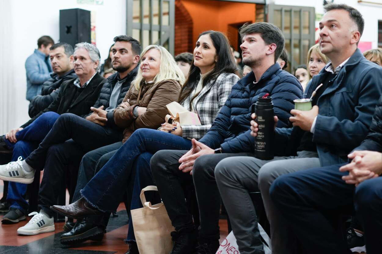"Misiones Futura" en Apóstoles: Augusto Salvatto llevó su mensaje de innovación a los emprendedores misioneros 7 "Misiones Futura" en Apóstoles: Augusto Salvatto llevó su mensaje de innovación a los emprendedores misioneros imagen-6