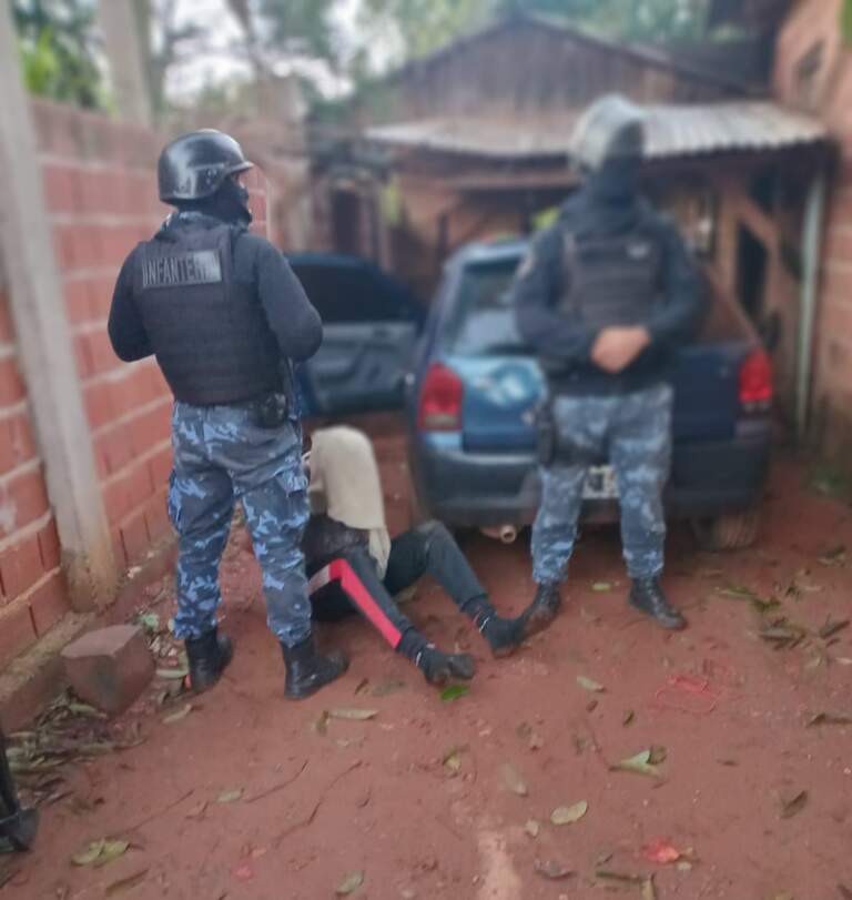 La Policía desarticuló dos narcokioscos en Puerto Iguazú: dos detenidos, 80 dosis de cocaína, pedra y marihuana incautadas imagen-36