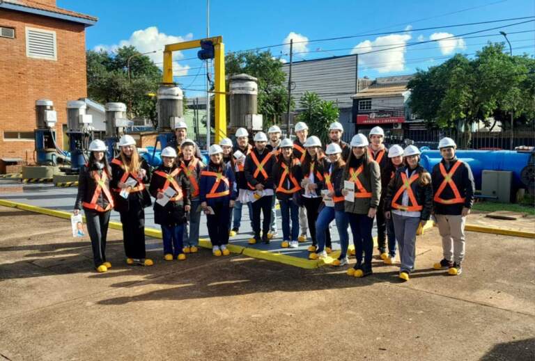 Alumnos de la carrera de Farmacia se capacitaron en Samsa sobre potabilización y tecnología aplicada en el agua imagen-12