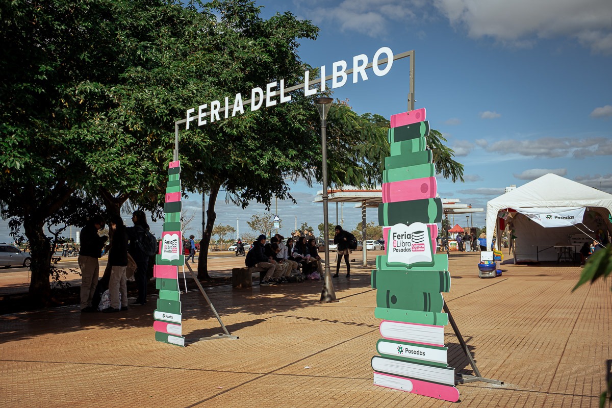 “El contacto con el libro nos forma de otra manera” dijo Stelatto en su visita a la Feria 3 “El contacto con el libro nos forma de otra manera” dijo Stelatto en su visita a la Feria imagen-2