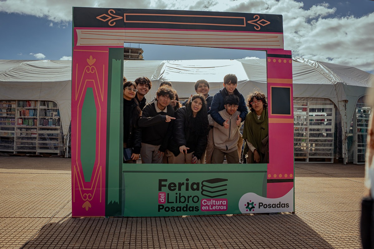 “El contacto con el libro nos forma de otra manera” dijo Stelatto en su visita a la Feria 5 “El contacto con el libro nos forma de otra manera” dijo Stelatto en su visita a la Feria imagen-4