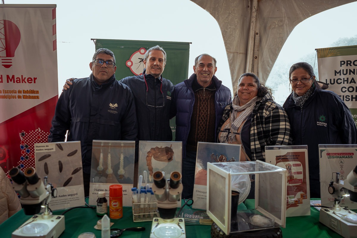 “El contacto con el libro nos forma de otra manera” dijo Stelatto en su visita a la Feria 13 “El contacto con el libro nos forma de otra manera” dijo Stelatto en su visita a la Feria imagen-12