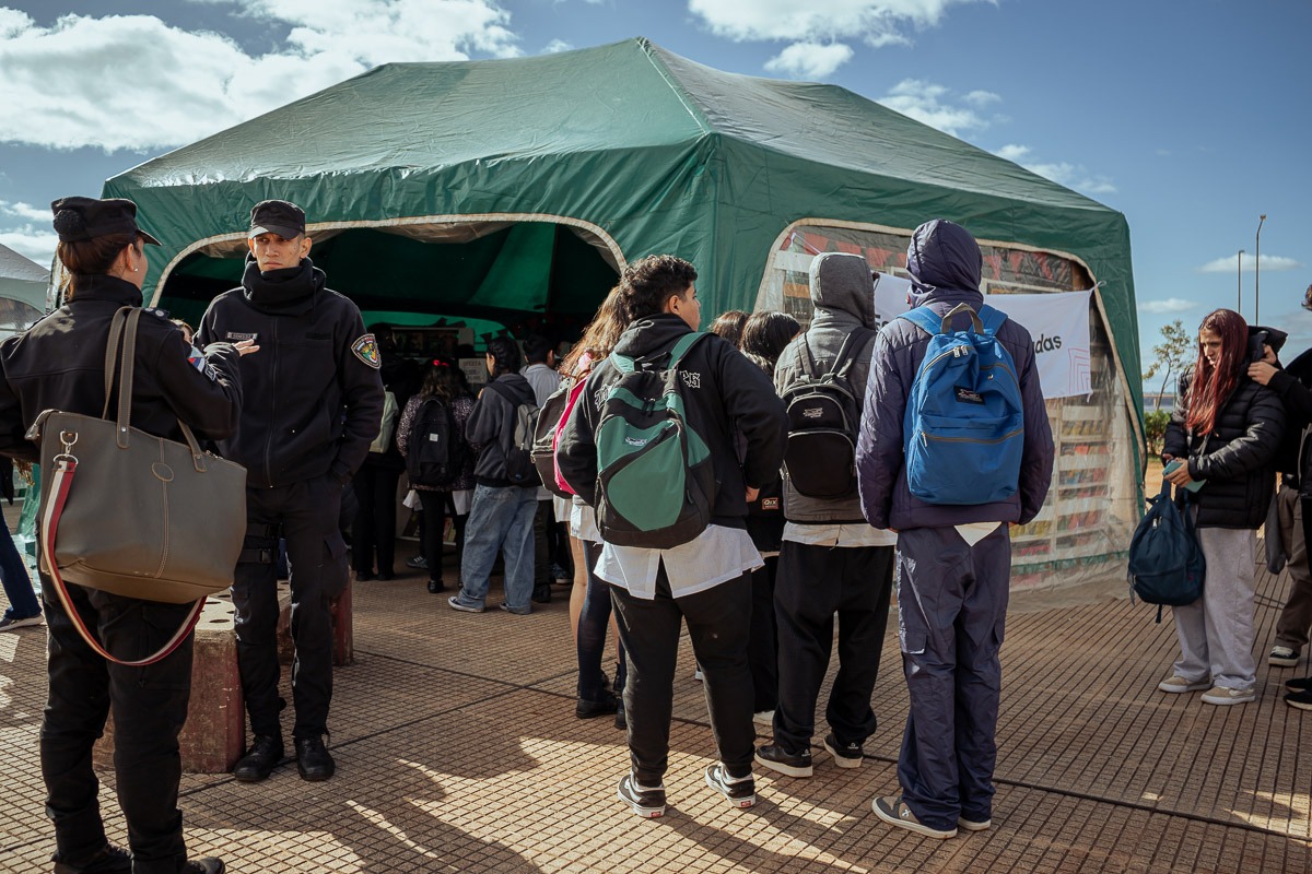 “El contacto con el libro nos forma de otra manera” dijo Stelatto en su visita a la Feria 21 “El contacto con el libro nos forma de otra manera” dijo Stelatto en su visita a la Feria imagen-20