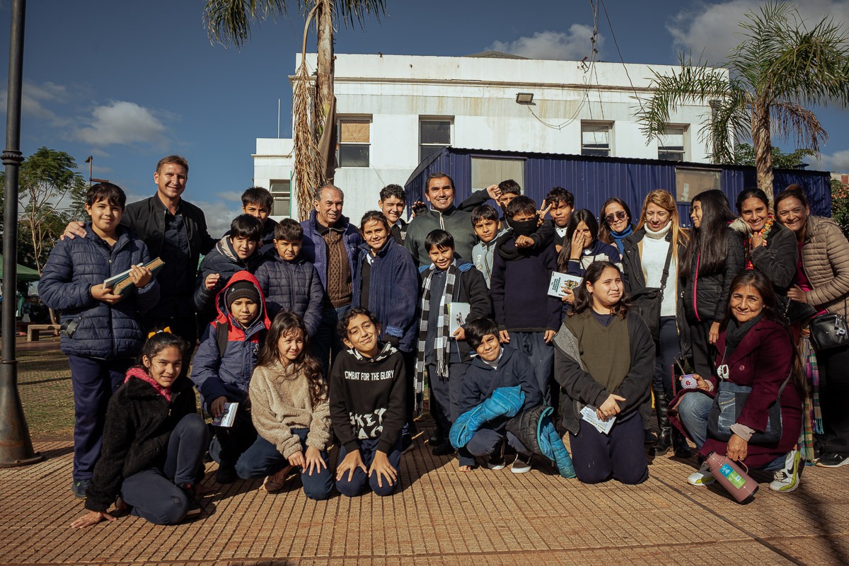 “El contacto con el libro nos forma de otra manera” dijo Stelatto en su visita a la Feria 19 “El contacto con el libro nos forma de otra manera” dijo Stelatto en su visita a la Feria imagen-18
