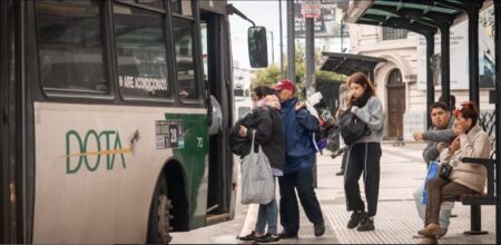 Fracasó la negociación entre el Gobierno y la UTA: este martes habrá paro de colectivos durante 24 horas Fracasó la negociación entre el Gobierno y la UTA: este martes habrá paro de colectivos durante 24 horas imagen-9