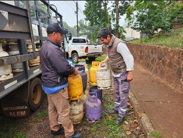 En Oberá, el programa "Estamos con Vos" acercó servicios de salud y de asesoramiento para más de 400 vecinos 13 En Oberá, el programa "Estamos con Vos" acercó servicios de salud y de asesoramiento para más de 400 vecinos imagen-12
