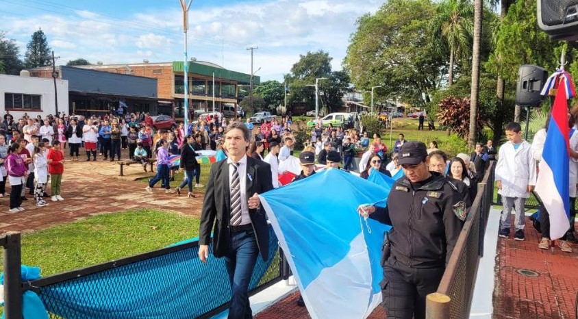 Con chocolate y números artísticos en el Centro Cívico, Campo Viera festejó el Día de la Patria imagen-6