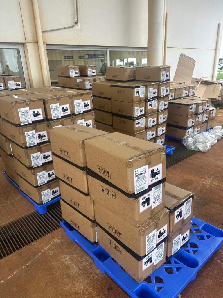 Aduana desactivó en el puente San Roque González de Santa Cruz una maniobra de más de 20.000 celulares por un valor que supera los USD 2,2 millones imagen-3