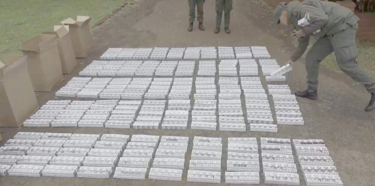 Realizan la apertura de encomiendas que contenían 14.500 paquetes de cigarrillos extranjeros 3 Realizan la apertura de encomiendas que contenían 14.500 paquetes de cigarrillos extranjeros imagen-2