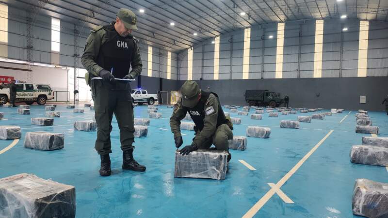 Gendarmería halló un lugar de acopio y decomisó más de 3 toneladas de marihuana en la zona Centro imagen-12