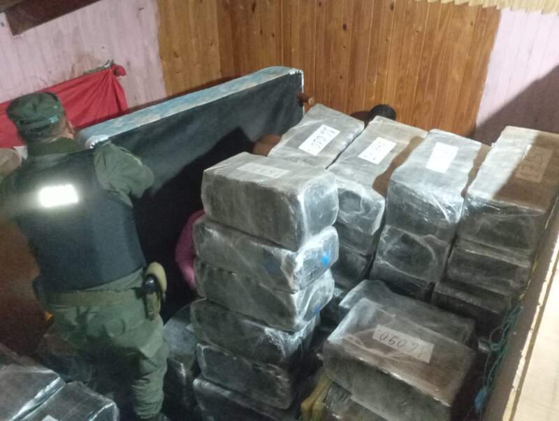 Gendarmería halló un lugar de acopio y decomisó más de 3 toneladas de marihuana en la zona Centro imagen-10