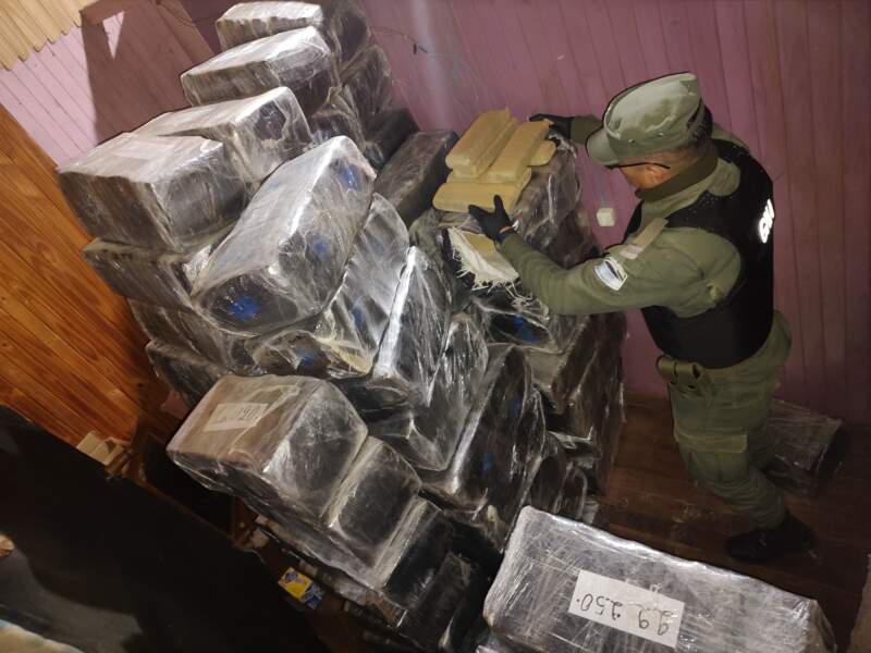 Gendarmería halló un lugar de acopio y decomisó más de 3 toneladas de marihuana en la zona Centro imagen-4